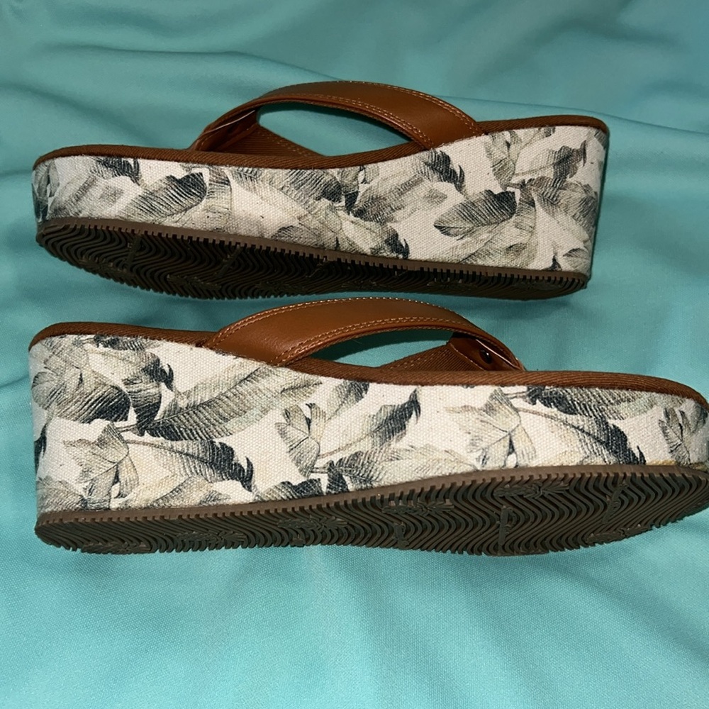Tommy Bahama Saige Wedge Sandals - EUC - Size 9. - Picture 6 of 9